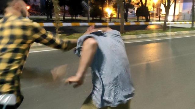 İftar vakti akü çalan hırsıza suçüstü! Meydan dayağı atıp öyle teslim ettiler