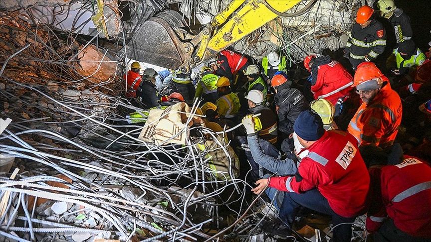 Kahramanmaraş merkezli depremlerde 20 bin 318 kişi hayatını kaybetti