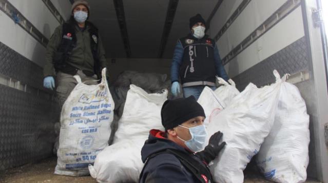 Limandaki gemide 3 ton 860 kilo esrar, 99 bin uyuşturucu hap ele geçirildi