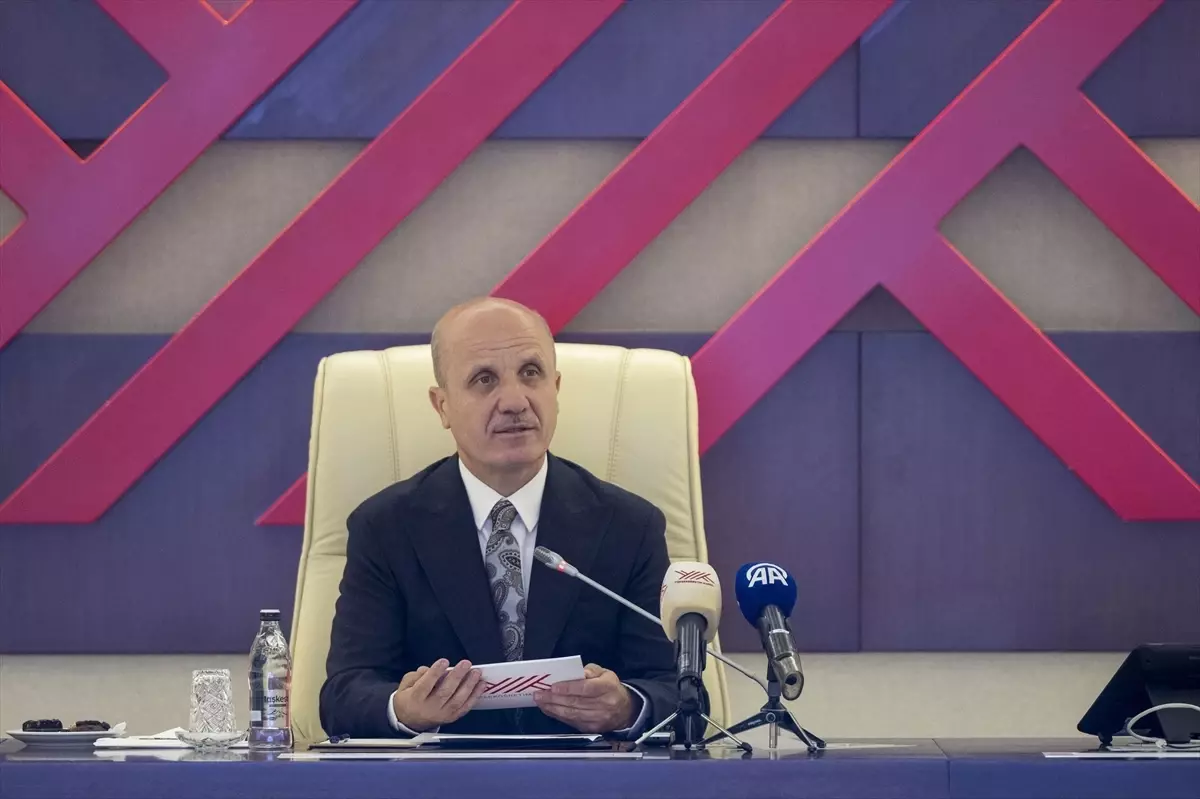 Üniversite öğrencilerine 3 yılda mezun olma imkanı! YÖK Başkanı tarih verdi