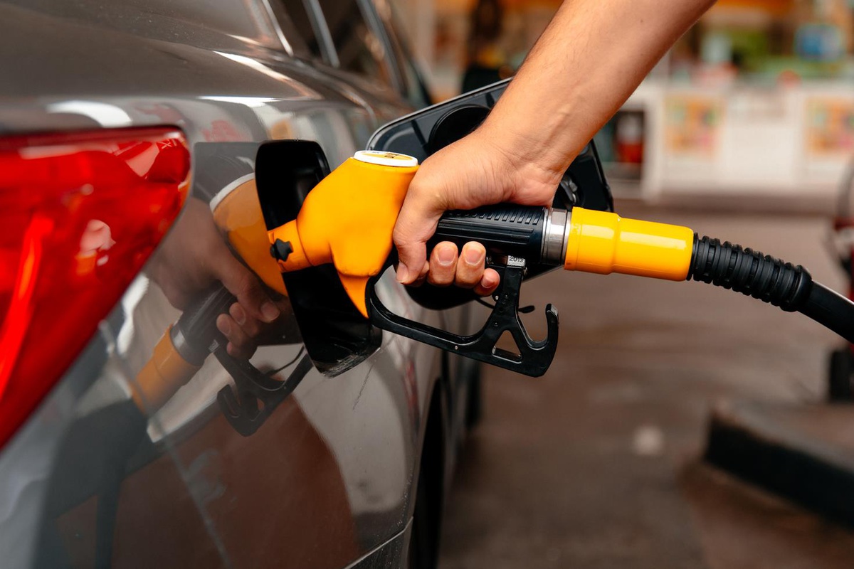 Araç sahiplerine müjde! Benzine dev indirim pompaya yansıdı