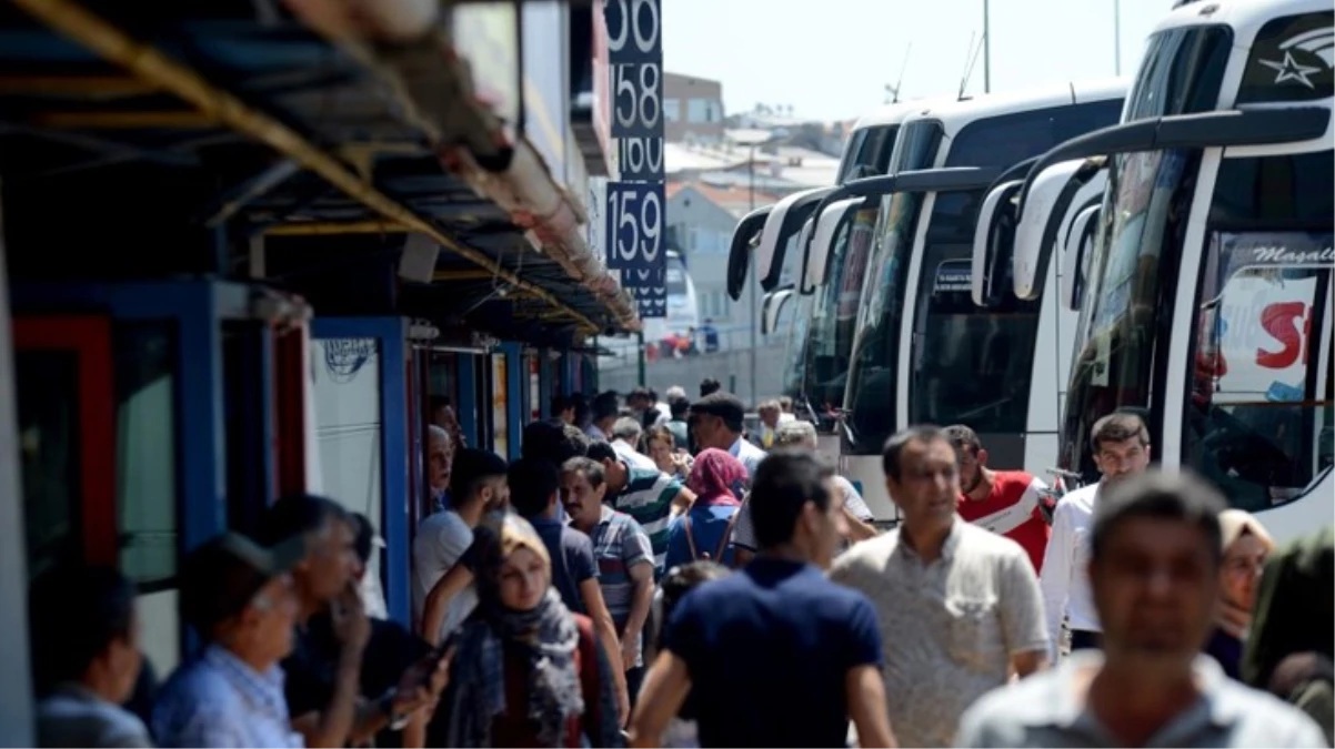Bayramda İstanbul'da ulaşım krizi: Vatandaşlar yolculuk paylaşımına yöneldi