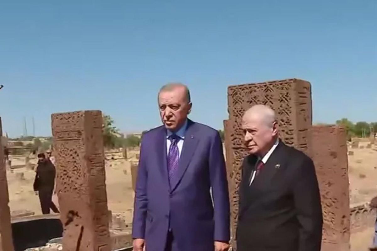 Cumhurbaşkanı Erdoğan ve Devlet Bahçeli, Ahlat Selçuklu Kabristanı'nı ziyaret etti
