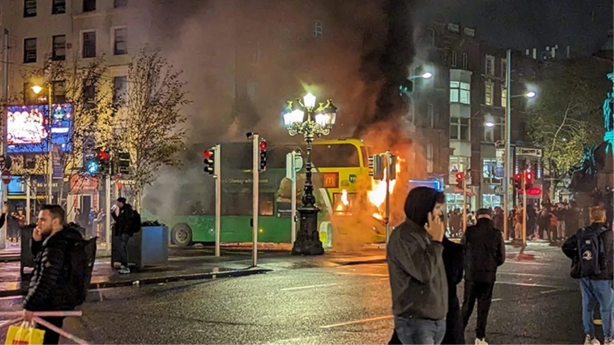 Dublin'de sokaklar yangın yeri
