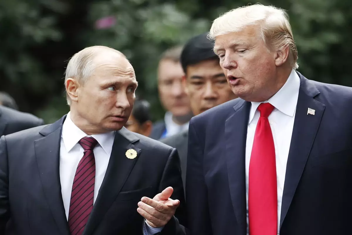 Putin'den Trump'a övgü dolu sözler: Hepsi sahibinin ayaklarına çöküp kuyruklarını sallayacak