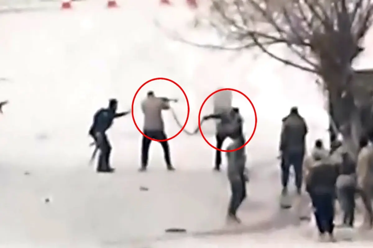 Suriye ordusu ile YPG'li teröristlerin çatışma anına damga vuran görüntü