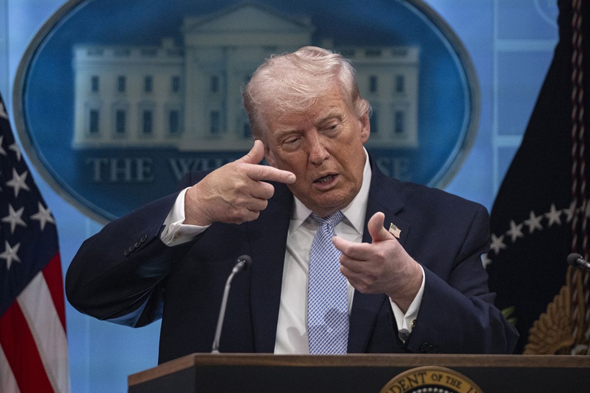 Trump: Çin, İran'a silah göndermeyecek