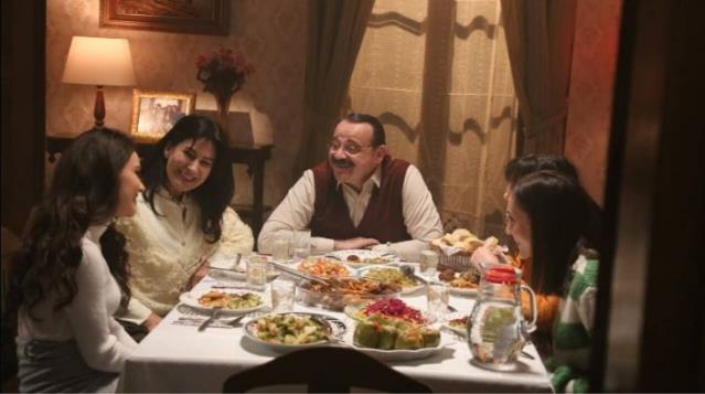 Üç Kız Kardeş'te bu akşam neler olacak? Sadık ve Nesrin, kızları hakkındaki gerçeği öğrenebilecekler mi?