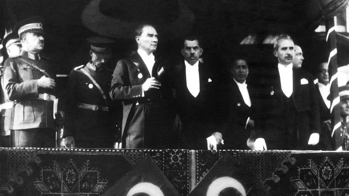 Ulu Önder Mustafa Kemal Atatürk'ün ‘En büyük eserim’ dediği Türkiye Cumhuriyeti 101. yılını kutluyor